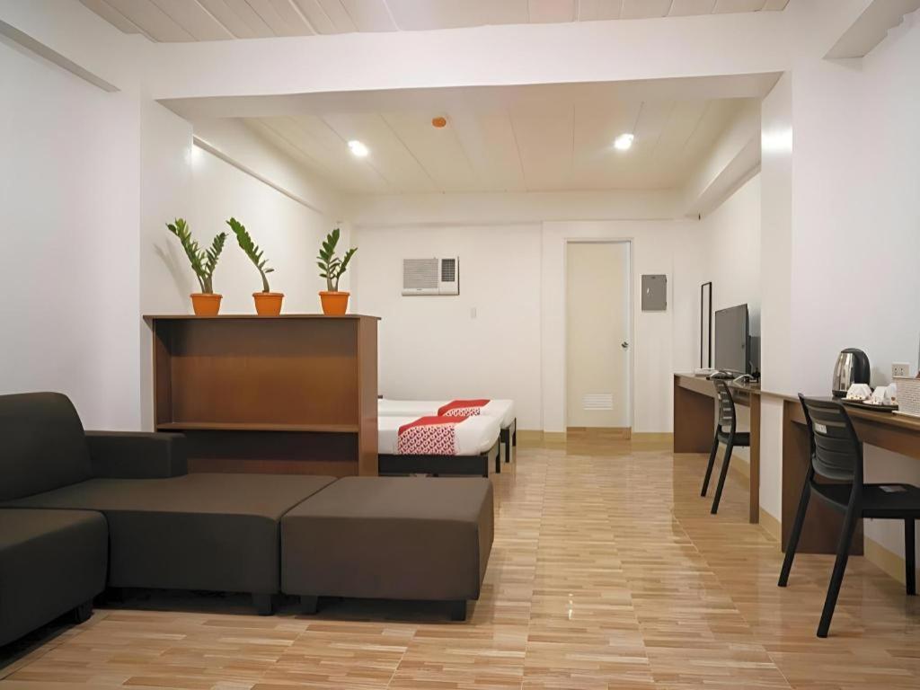 Oyo 150 Davao Airport View Hotel Extérieur photo